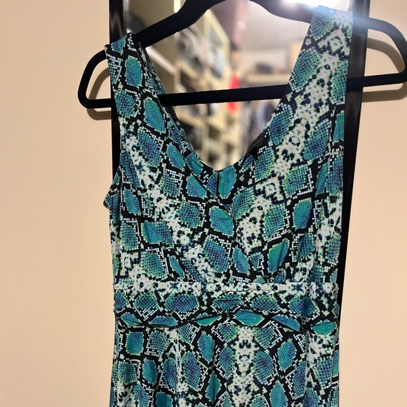 BCBG summer dress, stretchy, comfortable, deep V front, back cut outs - Picture 9 of 9